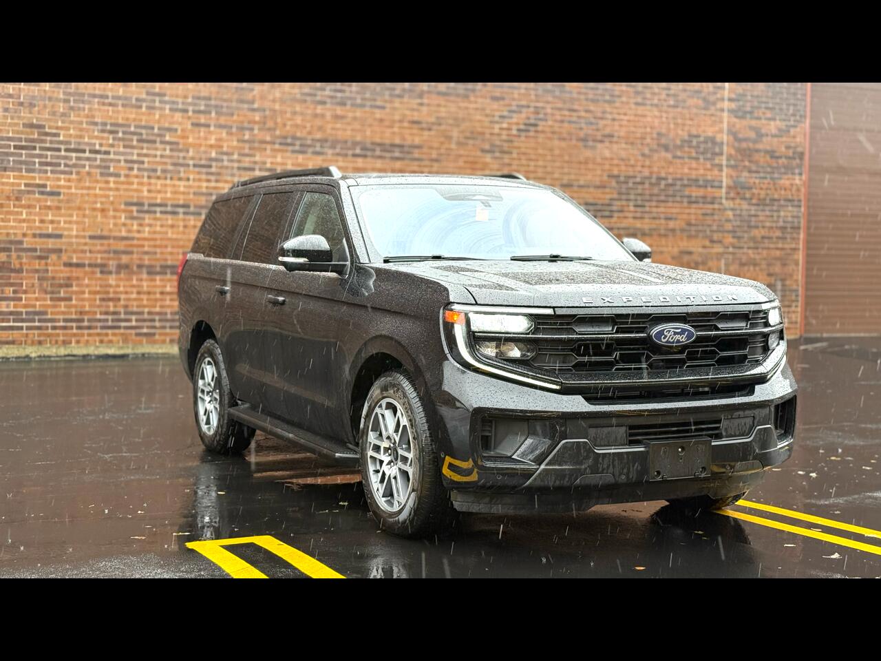 2025 Ford Expedition Active's photo