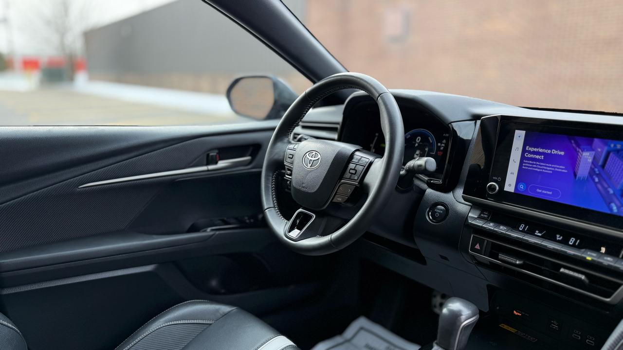 Toyota Camry Hybrid XLE 2025