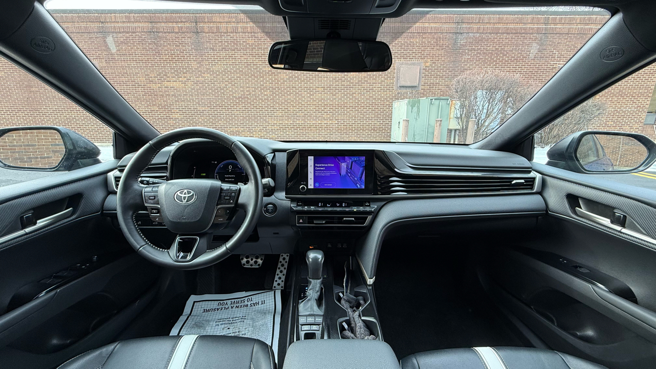 Toyota Camry Hybrid XLE 2025