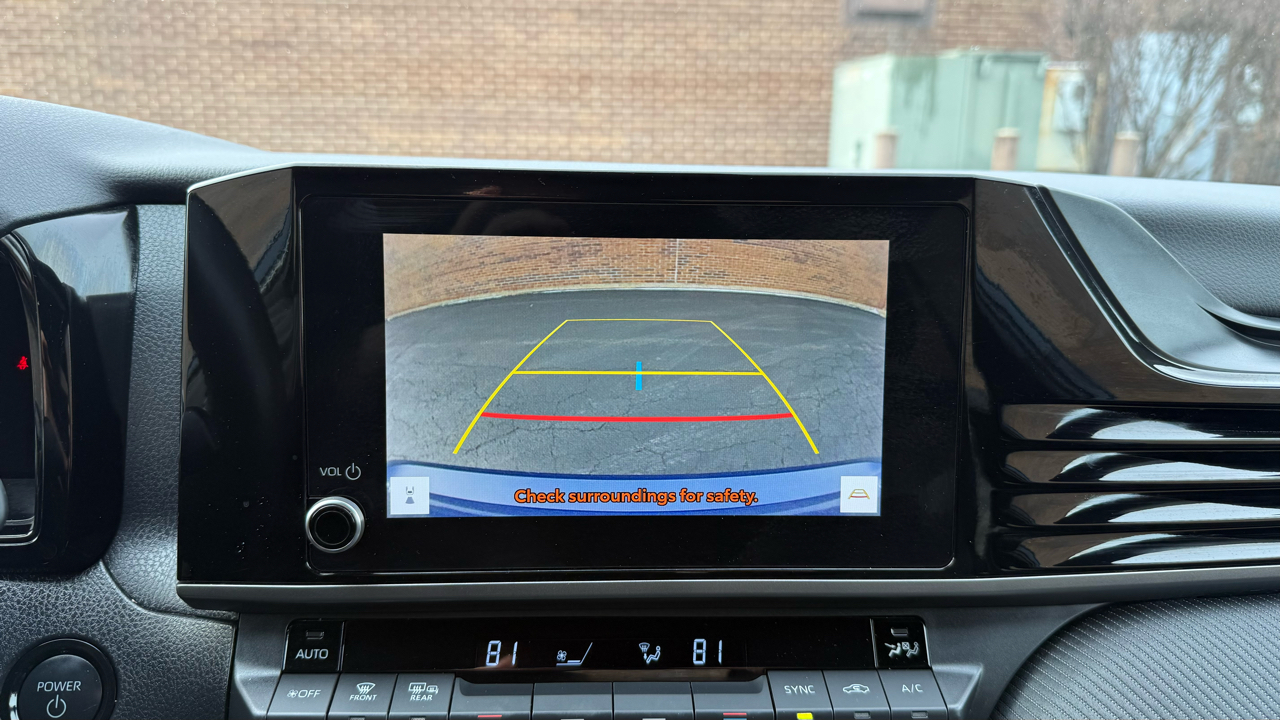 Toyota Camry Hybrid XLE 2025