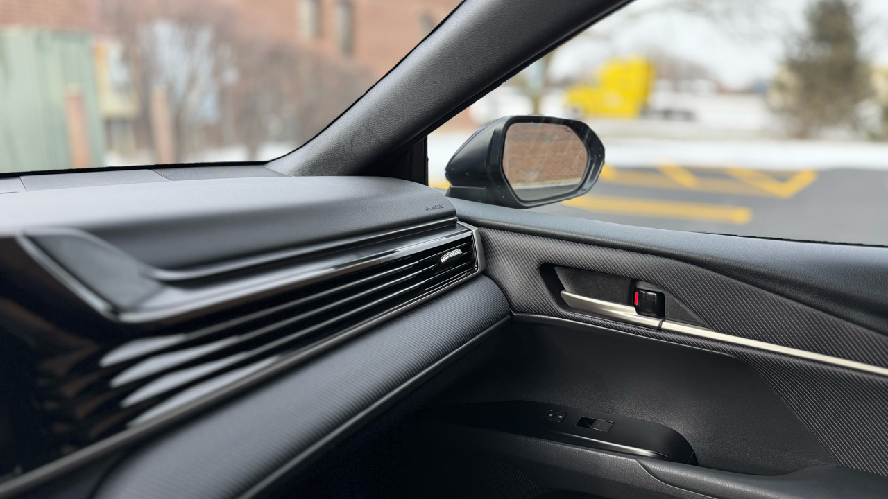 Toyota Camry Hybrid XLE 2025