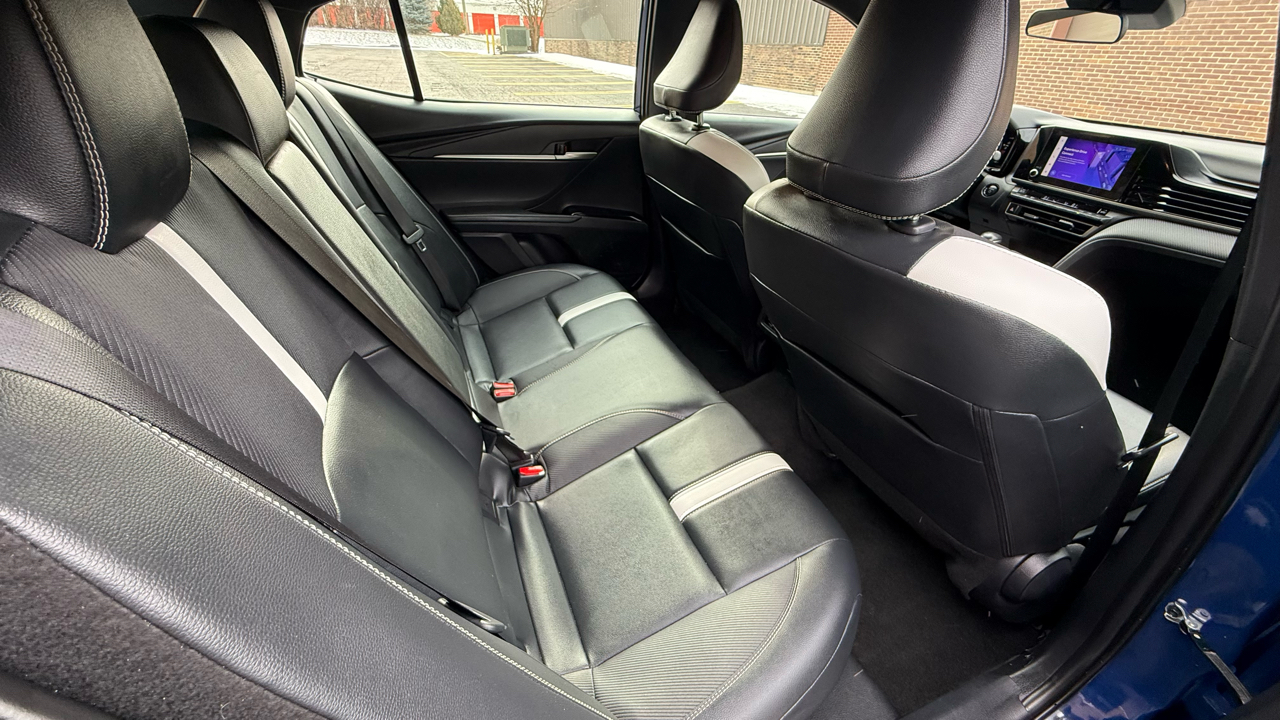 Toyota Camry Hybrid XLE 2025