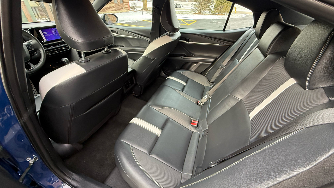 Toyota Camry Hybrid XLE 2025