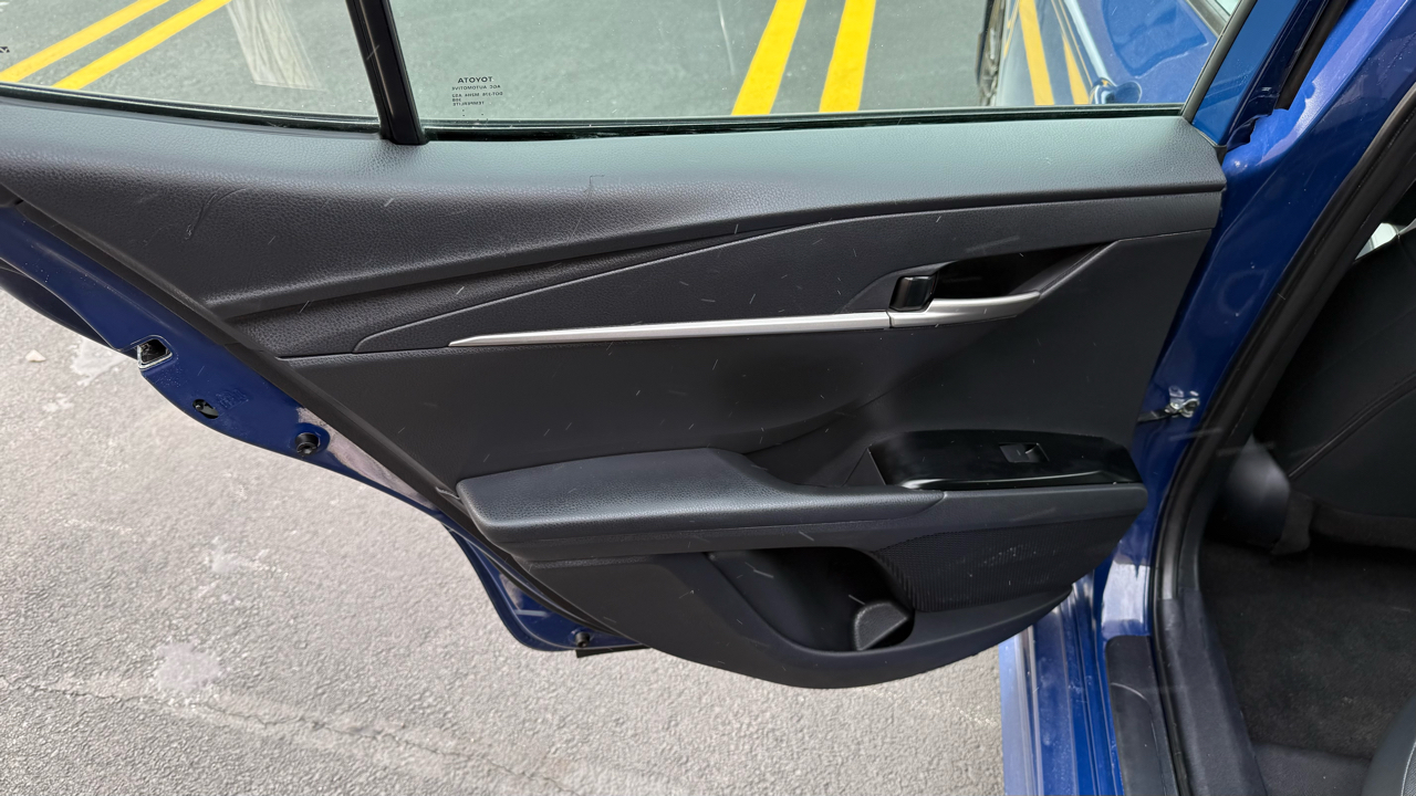 Toyota Camry Hybrid XLE 2025