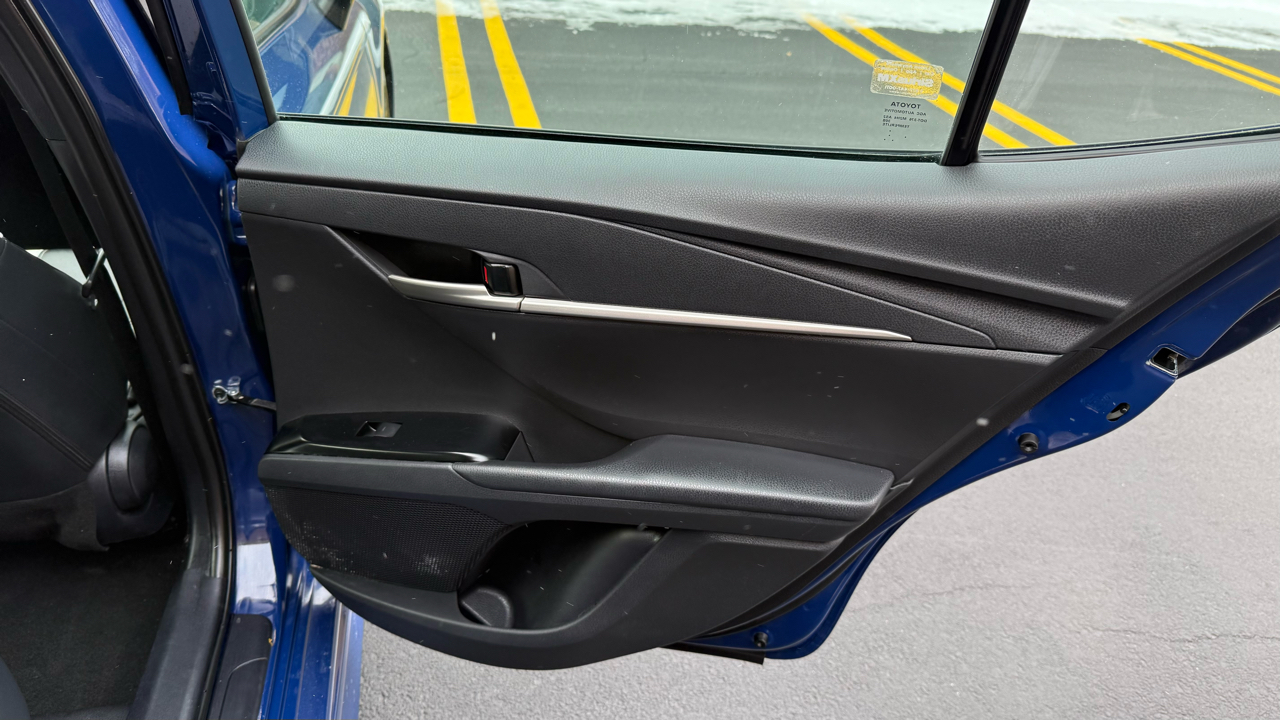 Toyota Camry Hybrid XLE 2025