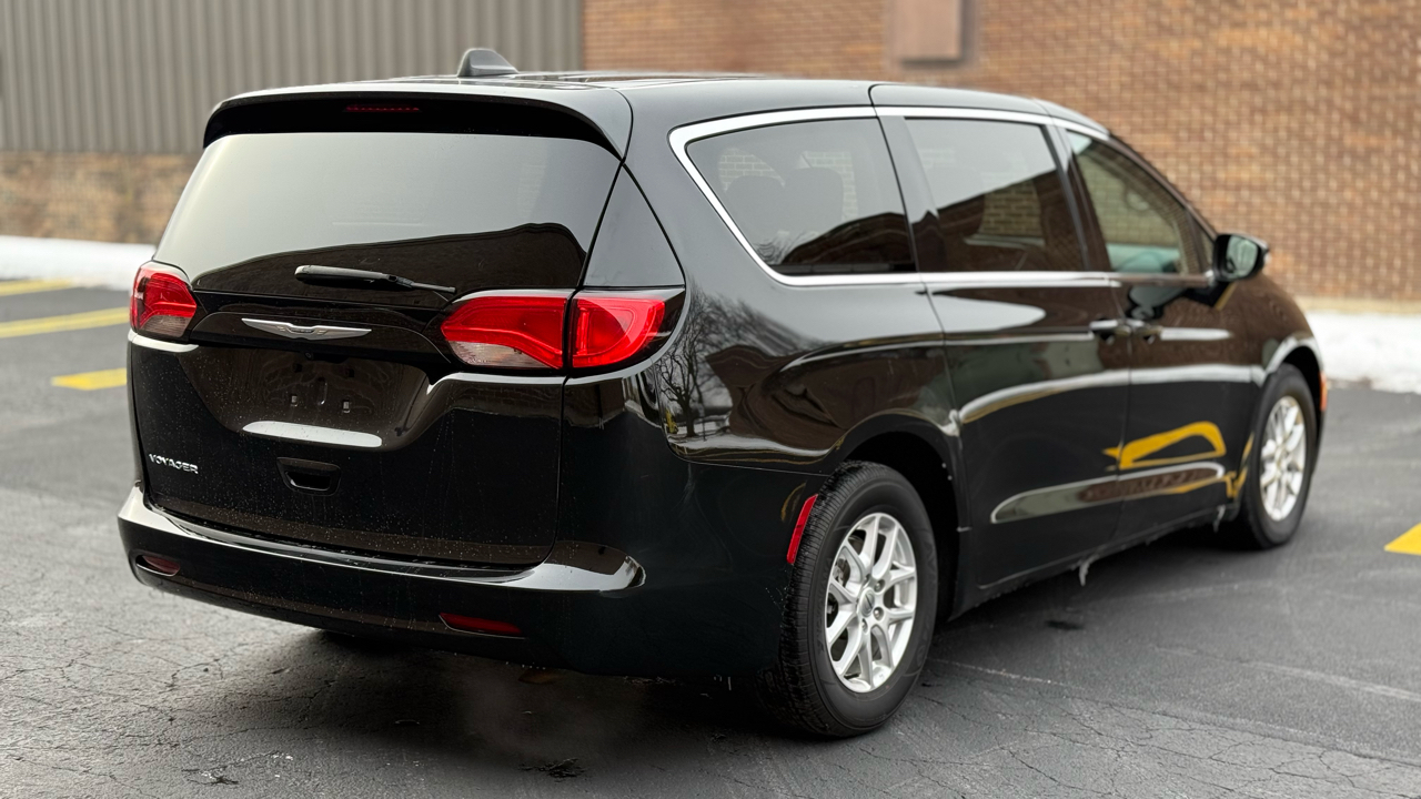 Chrysler Voyager LX 2024