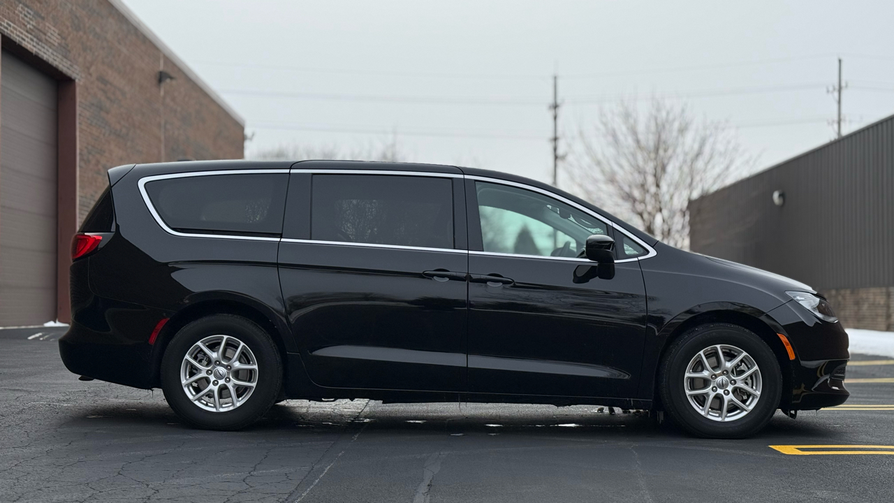 Chrysler Voyager LX 2024