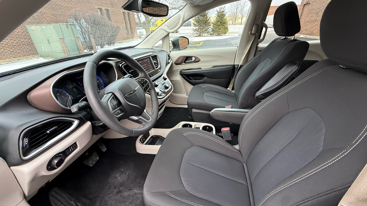 Chrysler Voyager LX 2024