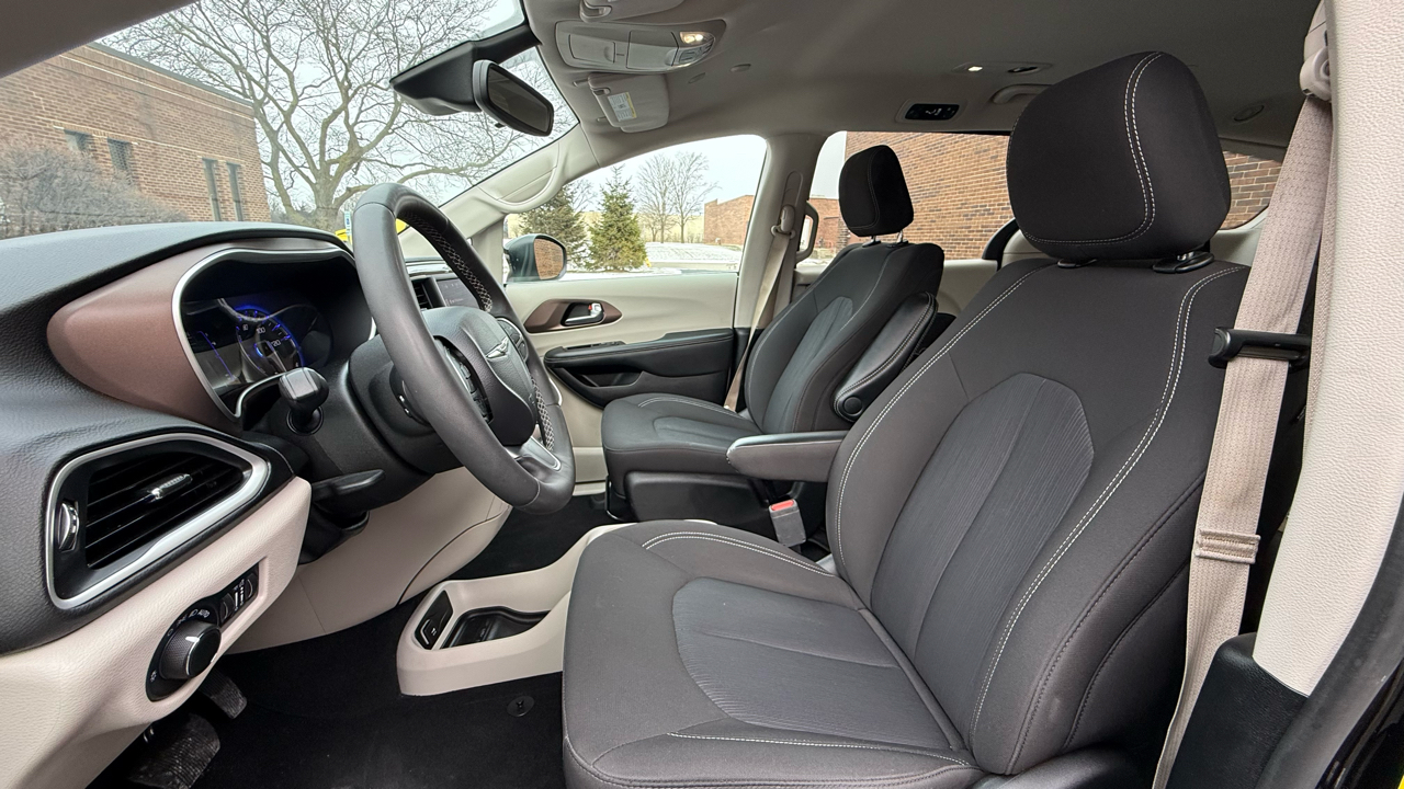 Chrysler Voyager LX 2024