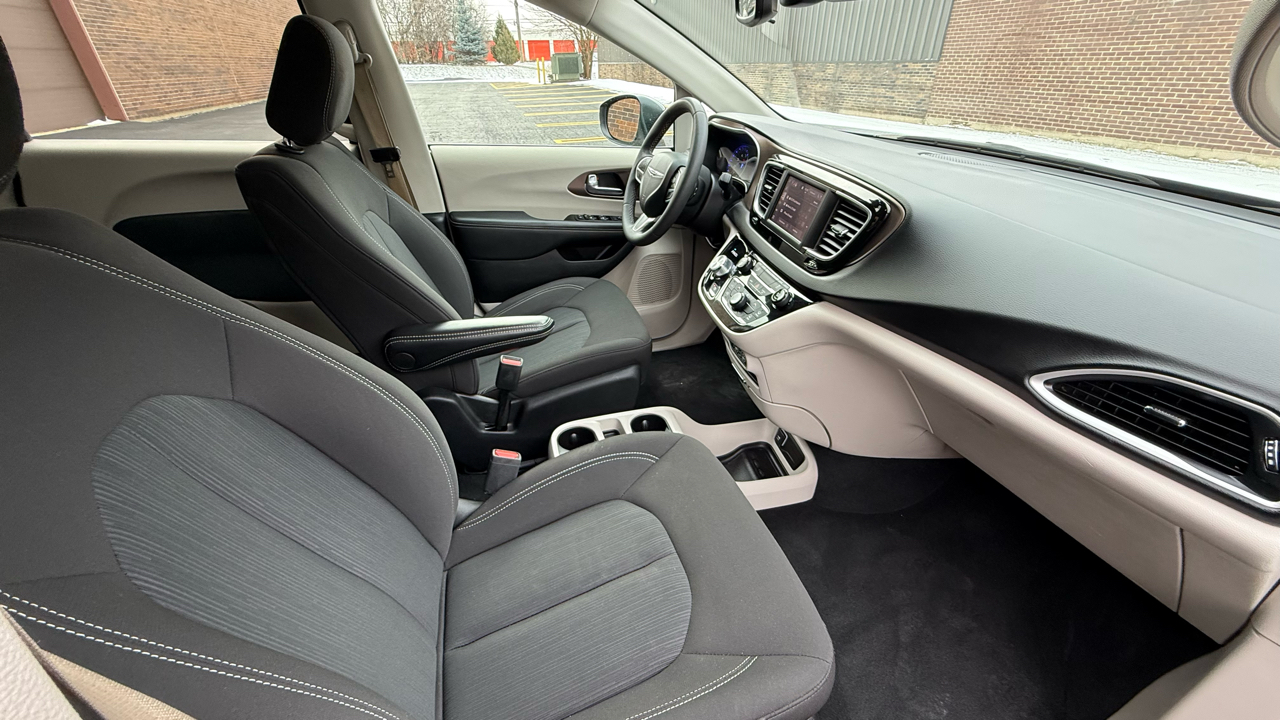 Chrysler Voyager LX 2024