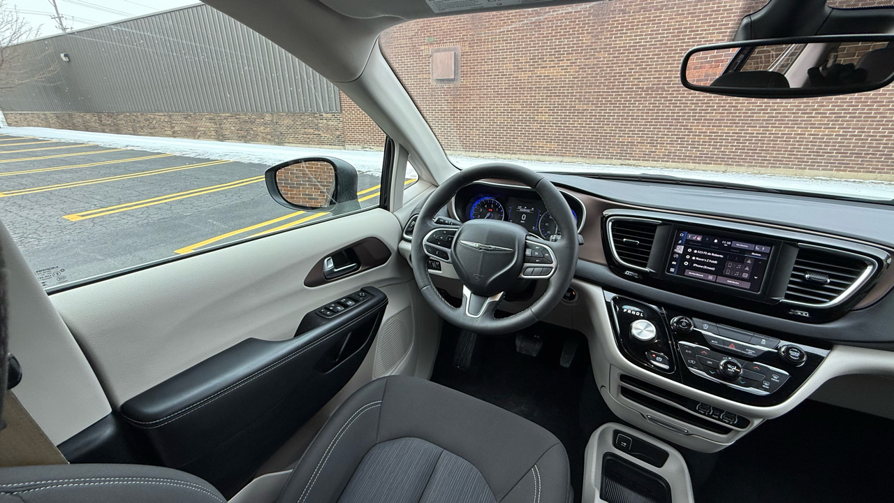 Chrysler Voyager LX 2024