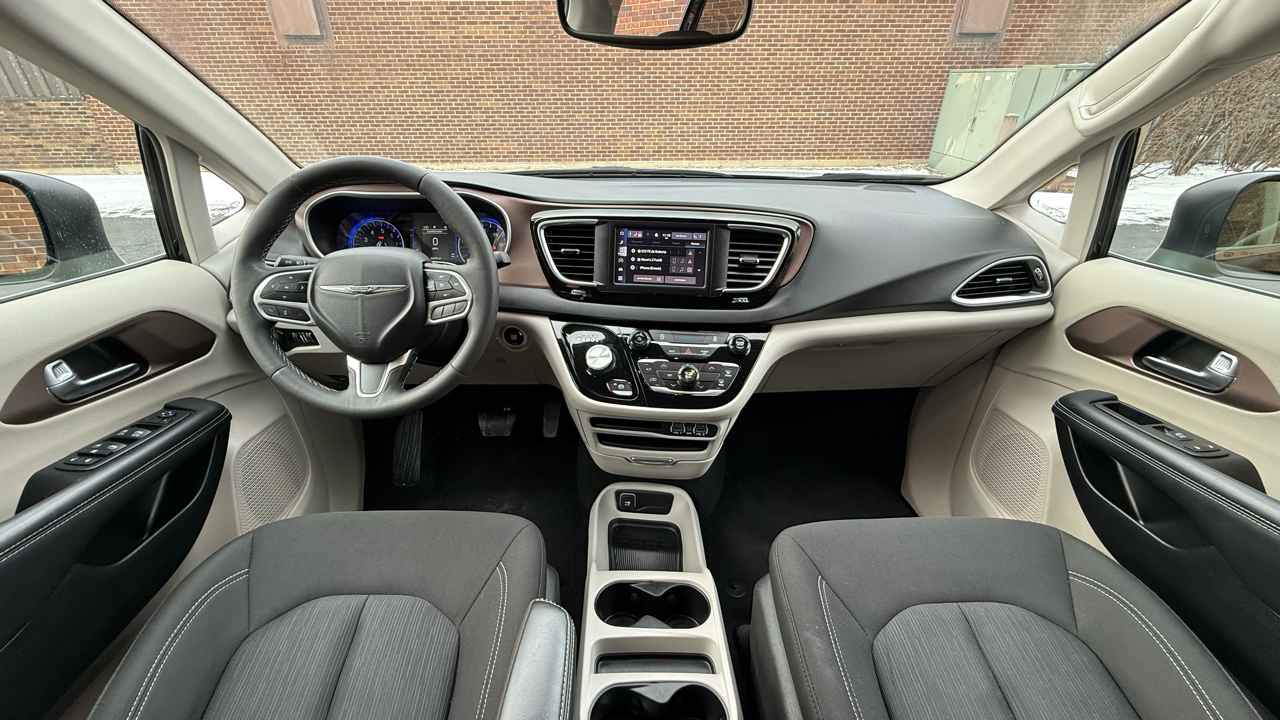 Chrysler Voyager LX 2024