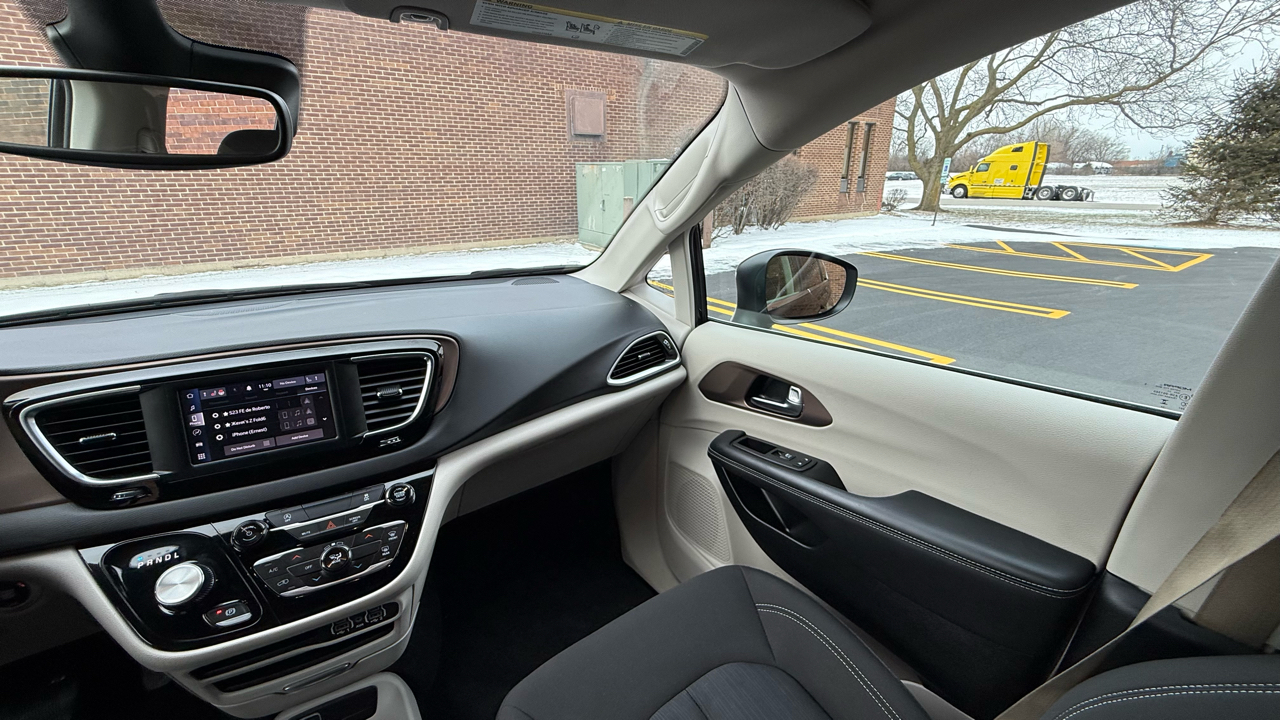 Chrysler Voyager LX 2024