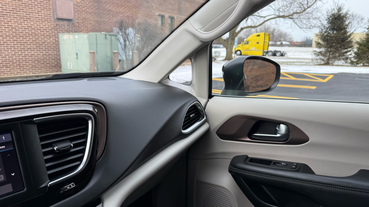 Chrysler Voyager LX 2024