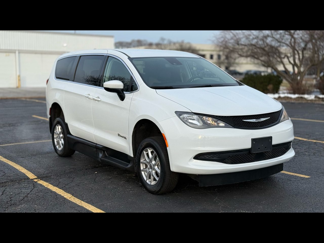 2023 Chrysler Voyager LX
