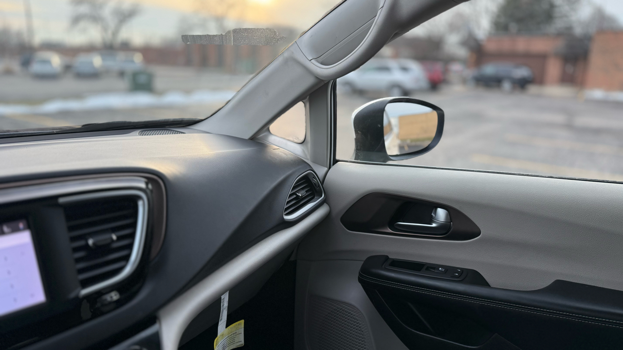 Chrysler Voyager LX 2023