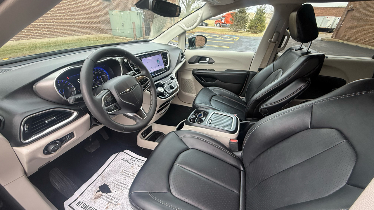 Chrysler Pacifica Touring L 2024