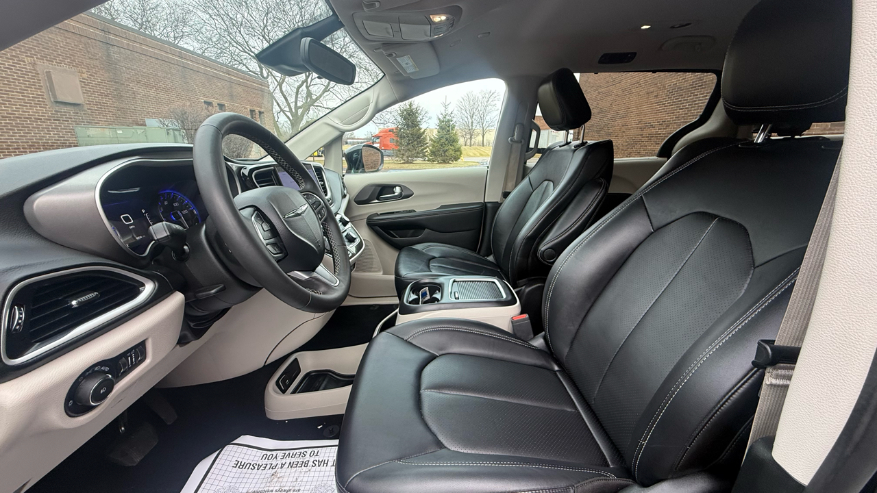 Chrysler Pacifica Touring L 2024