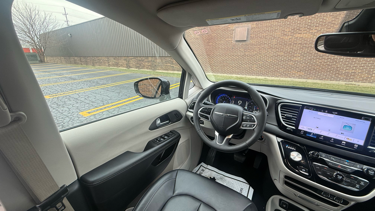 Chrysler Pacifica Touring L 2024