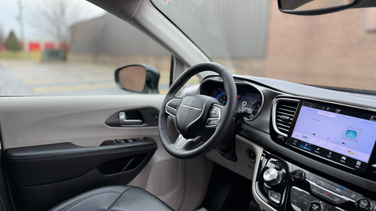 Chrysler Pacifica Touring L 2024