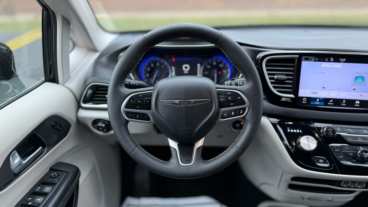 Chrysler Pacifica Touring L 2024