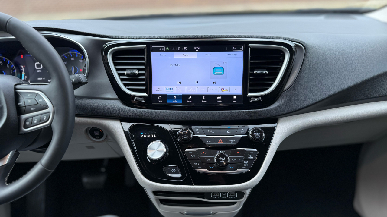 Chrysler Pacifica Touring L 2024