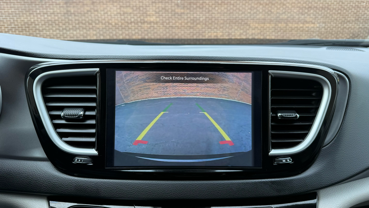 Chrysler Pacifica Touring L 2024