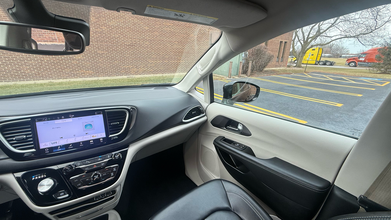 Chrysler Pacifica Touring L 2024