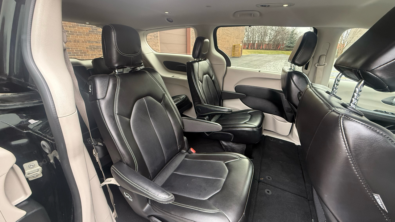 Chrysler Pacifica Touring L 2024