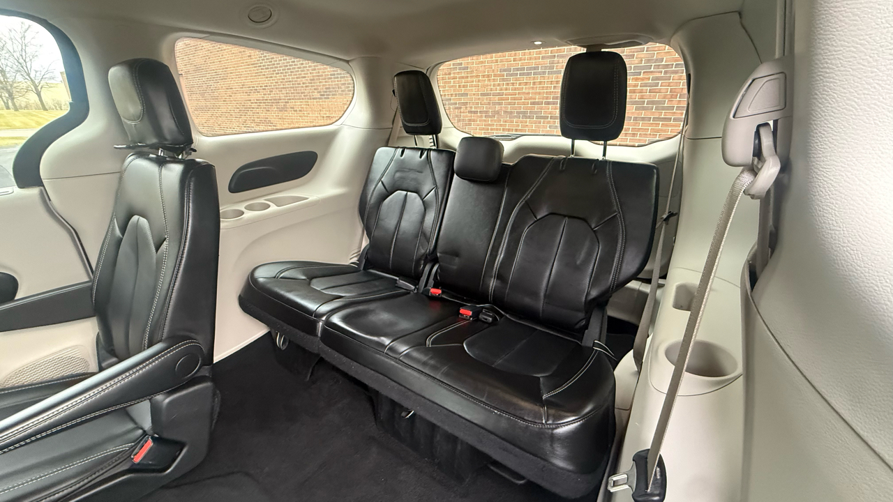 Chrysler Pacifica Touring L 2024