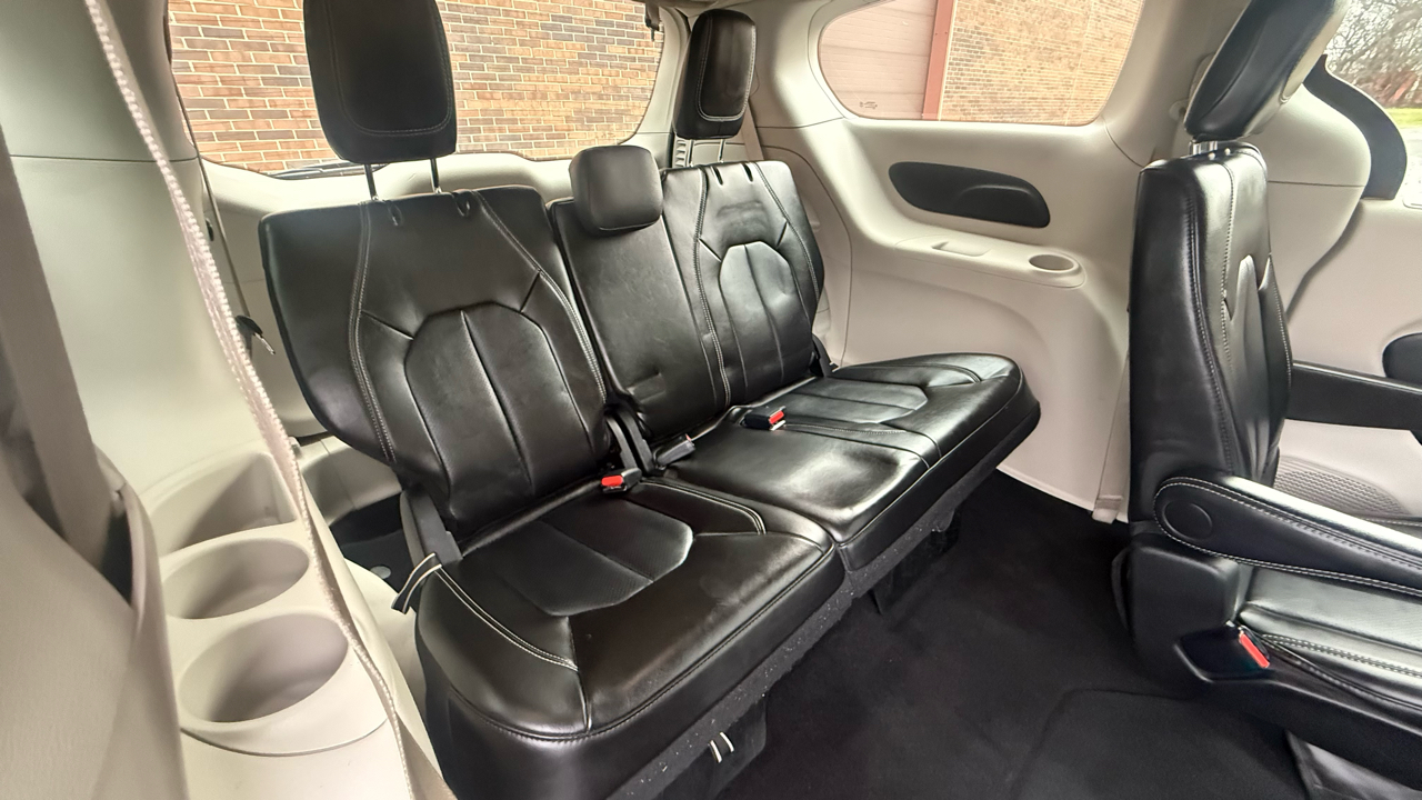 Chrysler Pacifica Touring L 2024