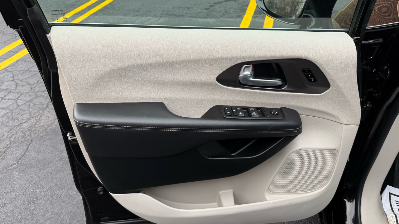 Chrysler Pacifica Touring L 2024