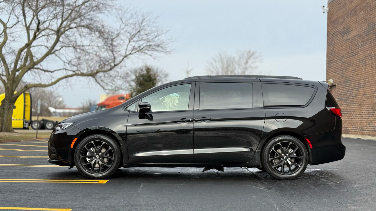 Chrysler Pacifica Limited 2025