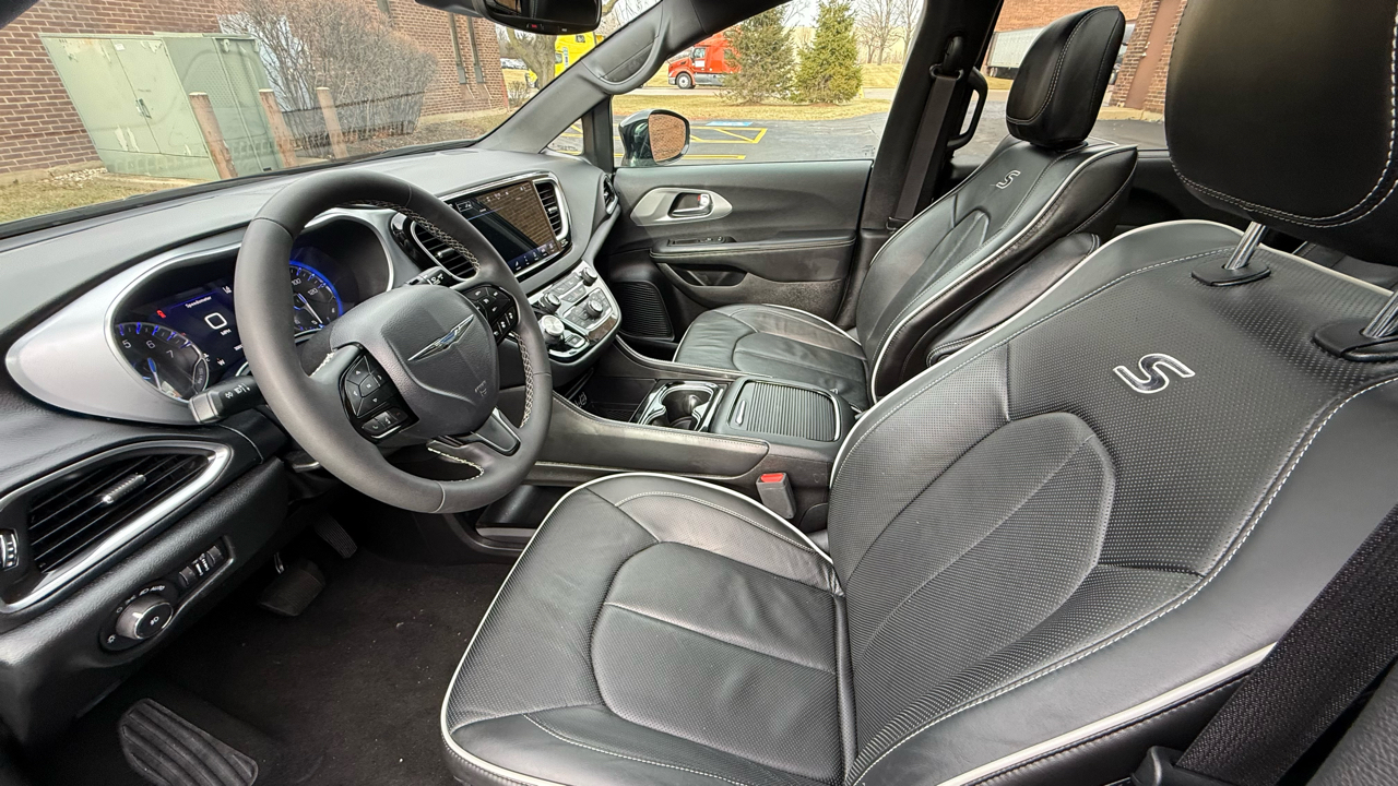 Chrysler Pacifica Limited 2025