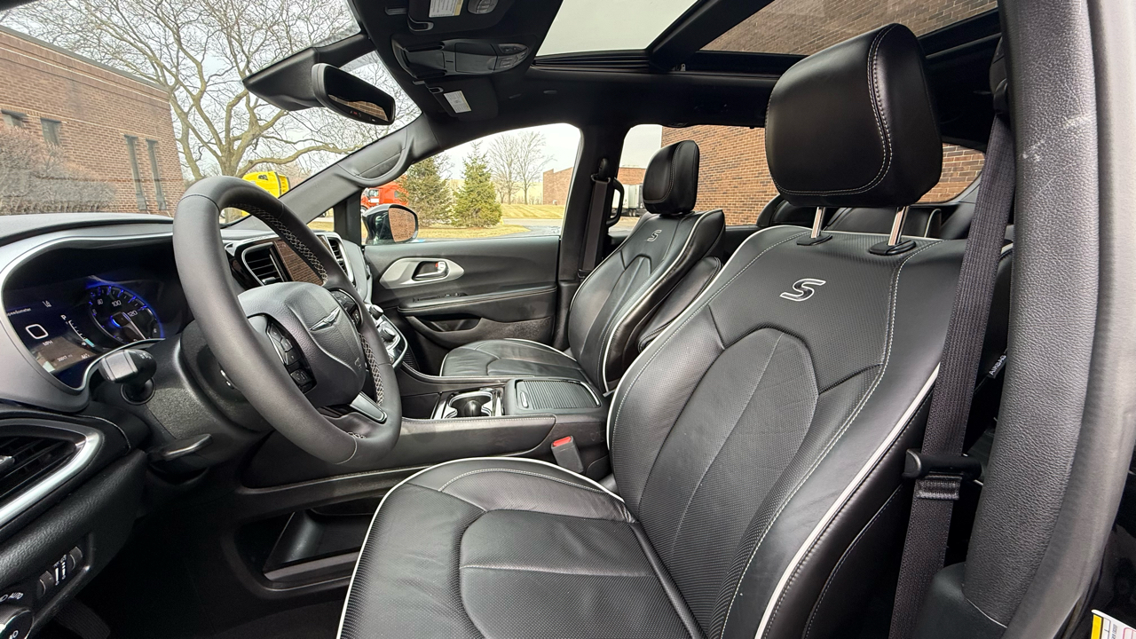 Chrysler Pacifica Limited 2025