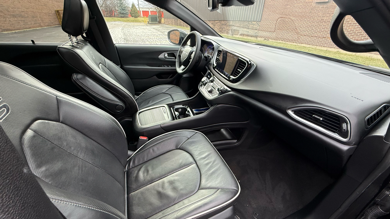 Chrysler Pacifica Limited 2025