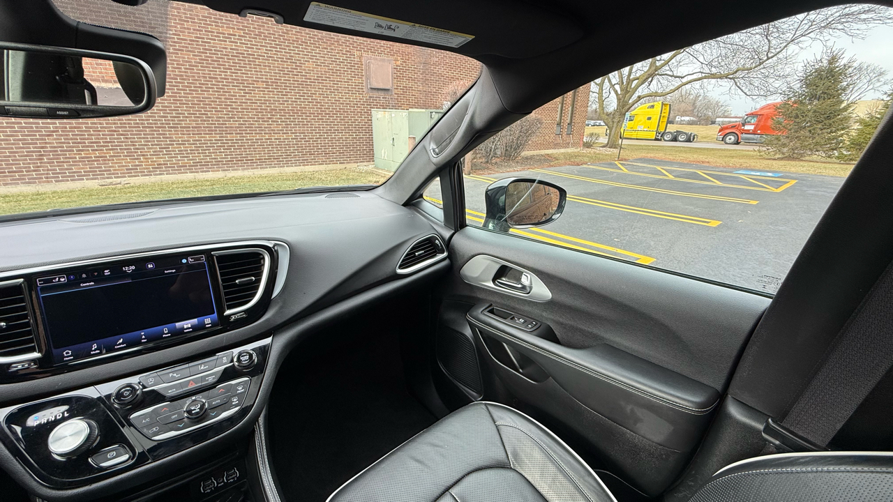 Chrysler Pacifica Limited 2025