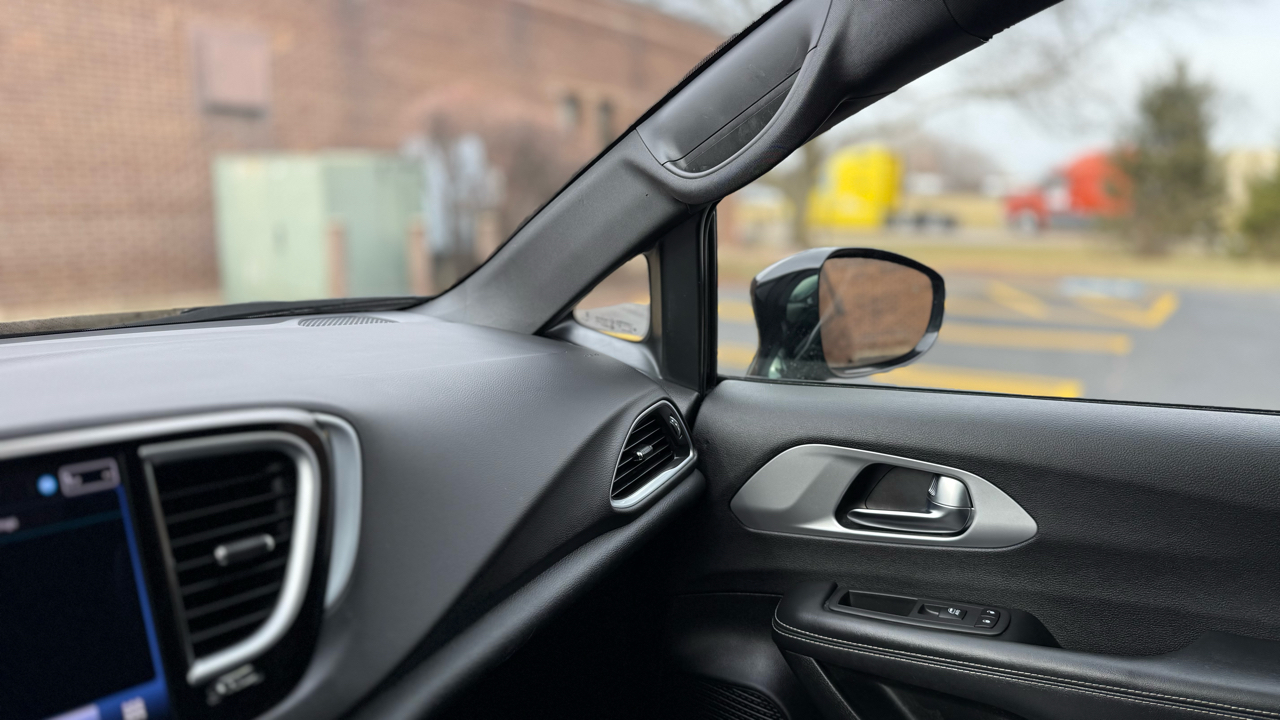 Chrysler Pacifica Limited 2025