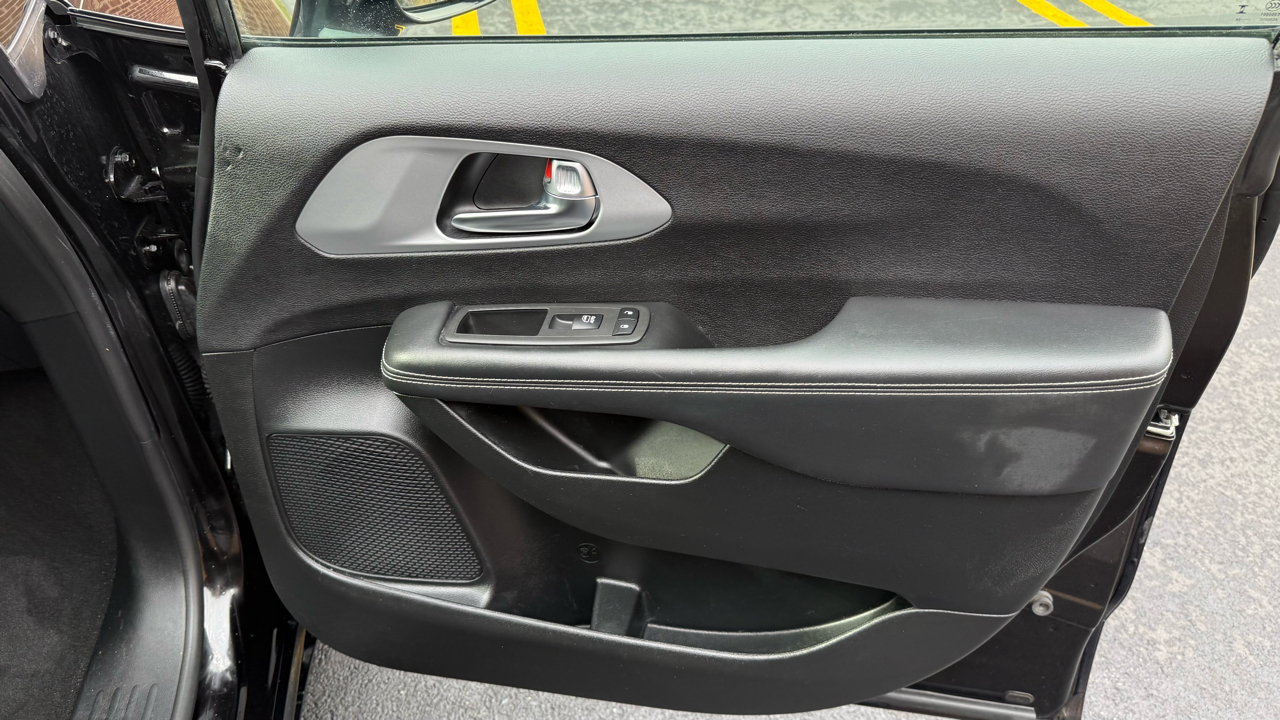 Chrysler Pacifica Limited 2025