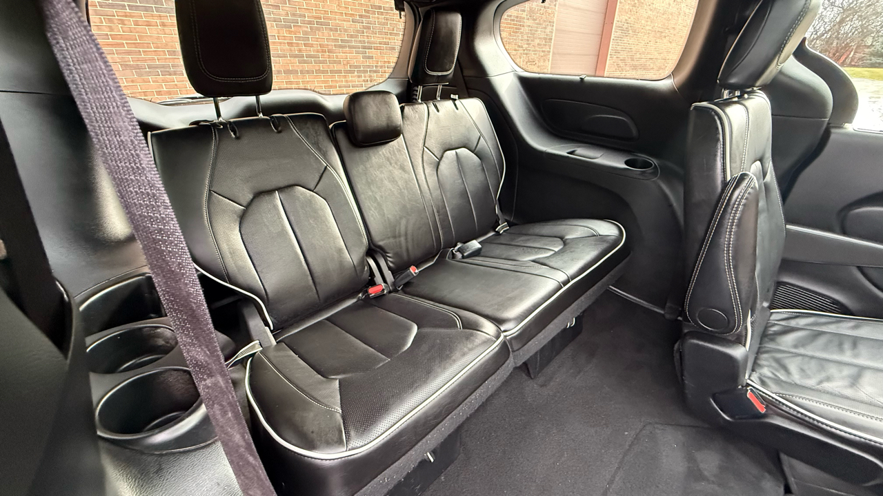 Chrysler Pacifica Limited 2025