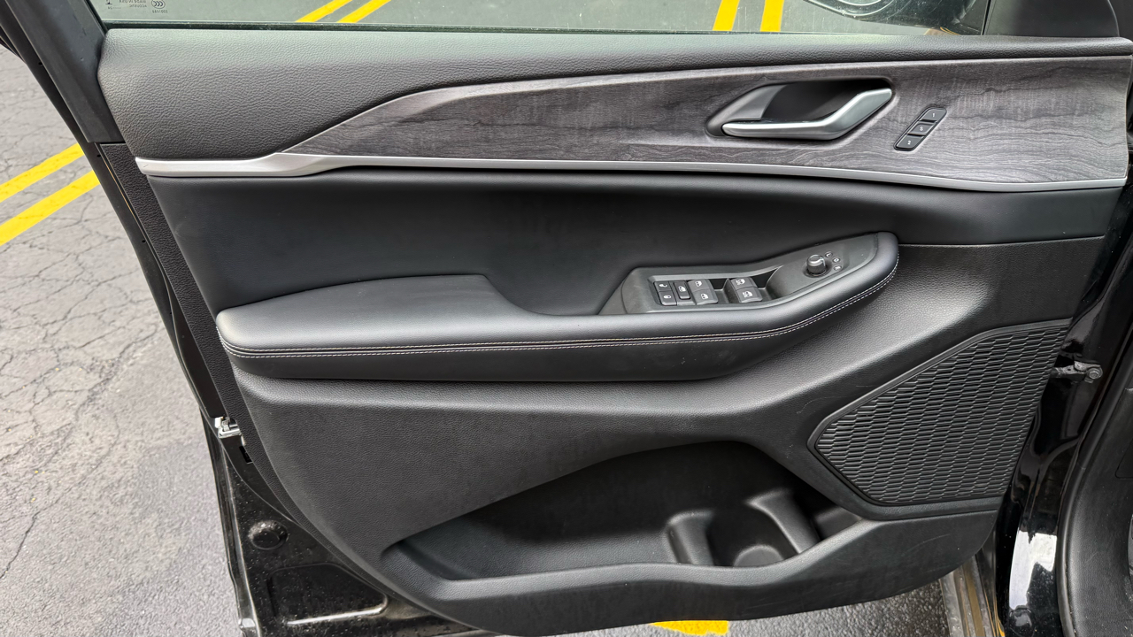 Jeep Grand Cherokee L Limited 4WD 2024