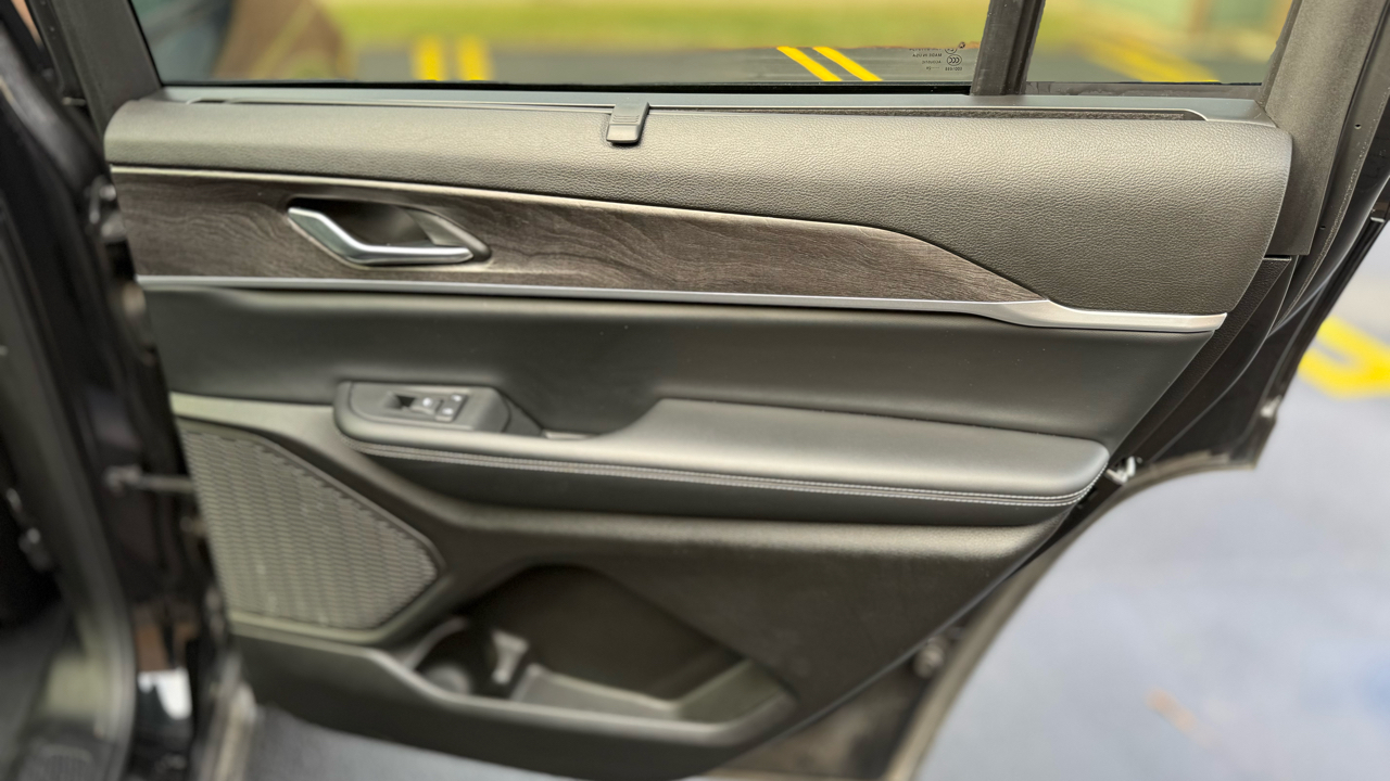 Jeep Grand Cherokee L Limited 4WD 2024