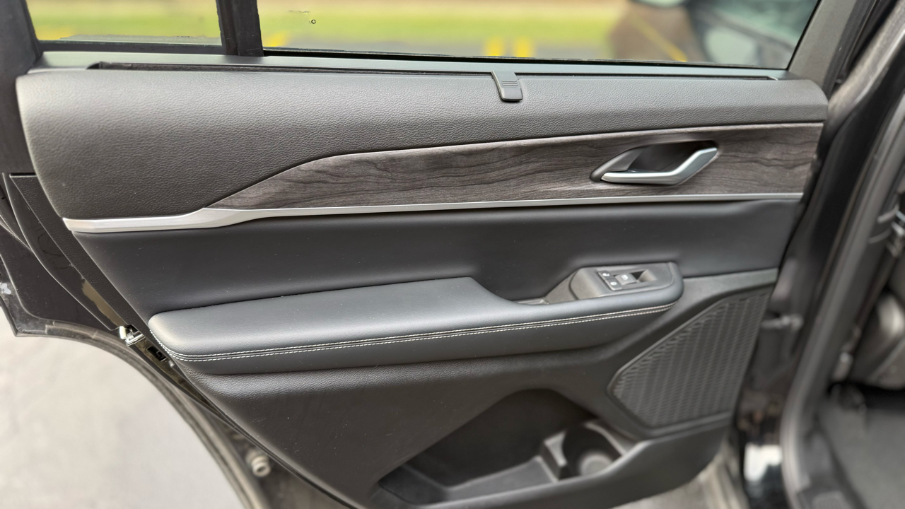 Jeep Grand Cherokee L Limited 4WD 2024