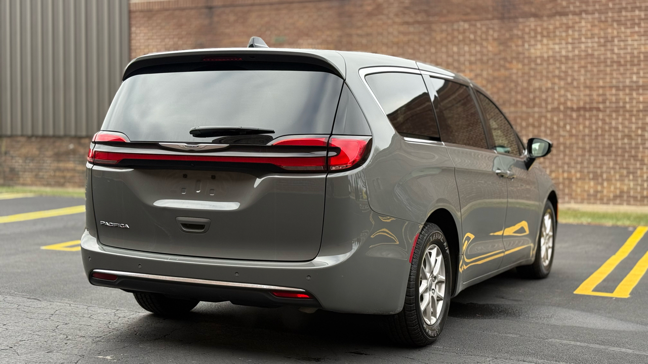 Chrysler Pacifica Select 2025