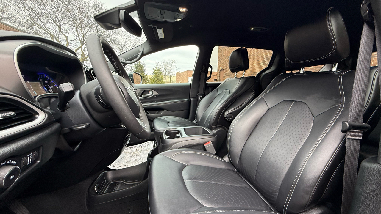 Chrysler Pacifica Select 2025