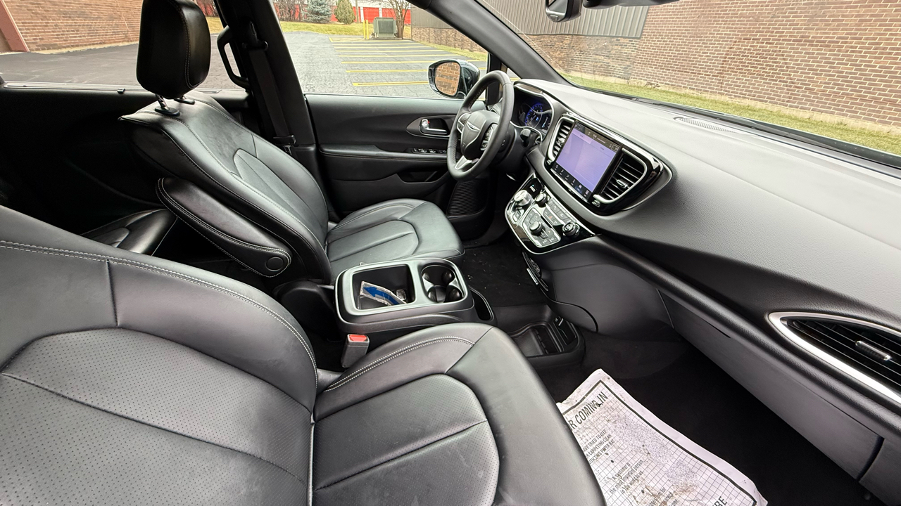 Chrysler Pacifica Select 2025