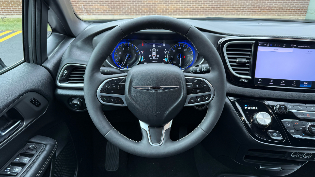 Chrysler Pacifica Select 2025