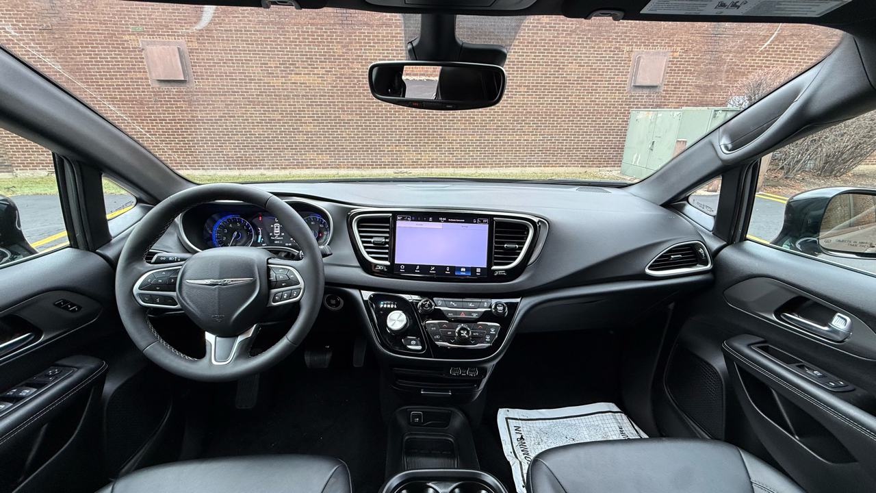 Chrysler Pacifica Select 2025