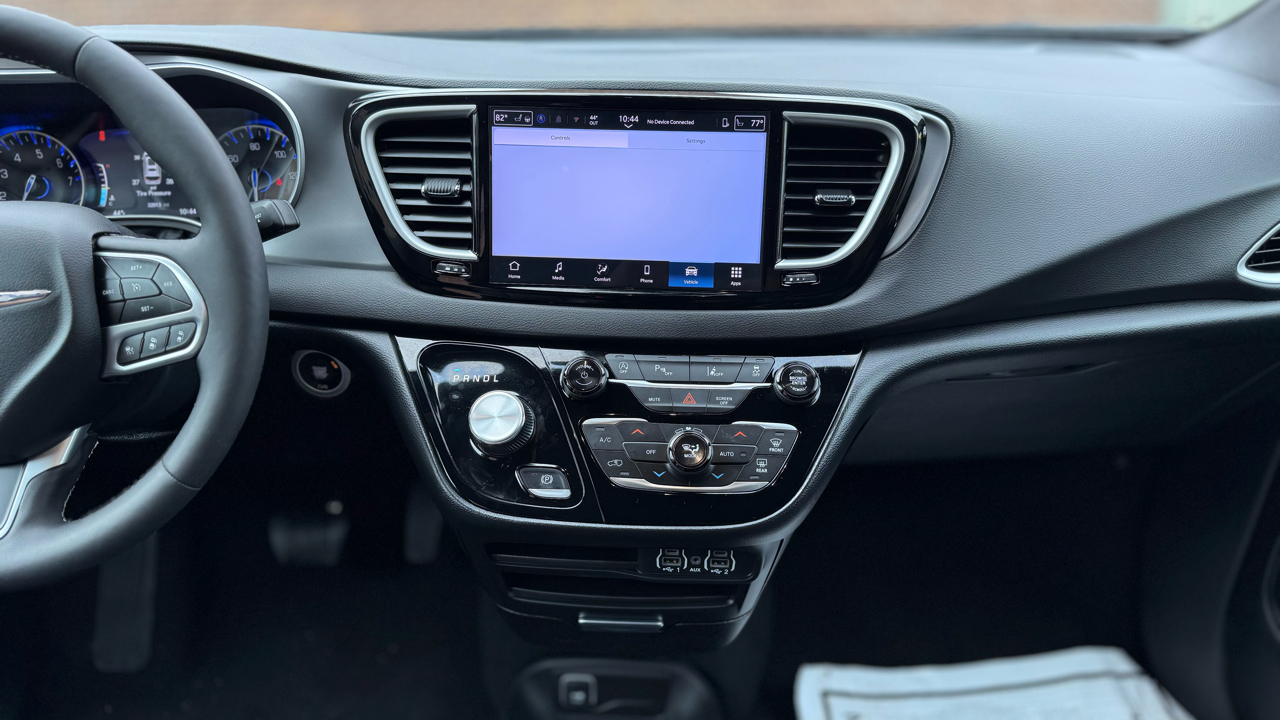 Chrysler Pacifica Select 2025