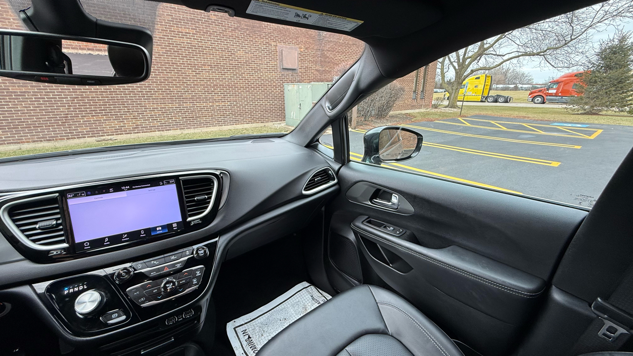 Chrysler Pacifica Select 2025